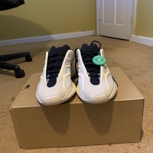 UNDER RESELL MARKET VALUE Yeezy V3 700